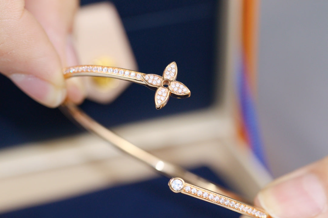 MYSTIC IDYLLE ROSÉGOLD ARMREIF MIT DIAMANTEN-PAVÉE
