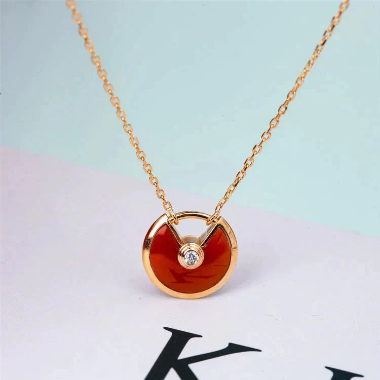 Mysitc AMULETTE GOLD CARNELIAN ONYX NECKLACE