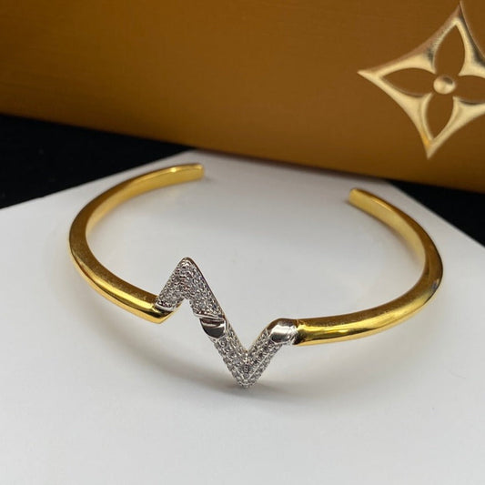 Mysitc VOLTE UPSITE DOWN DIAMOND GOLD OPEN BRACELET