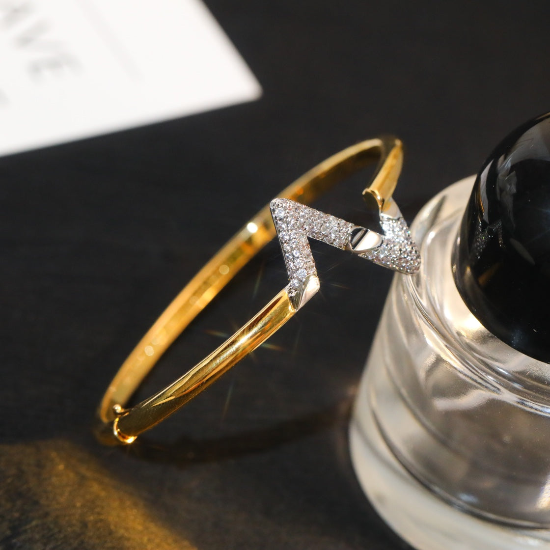 Mysitc VOLTE UPSITE DOWN GOLD DIAMOND BRACELET