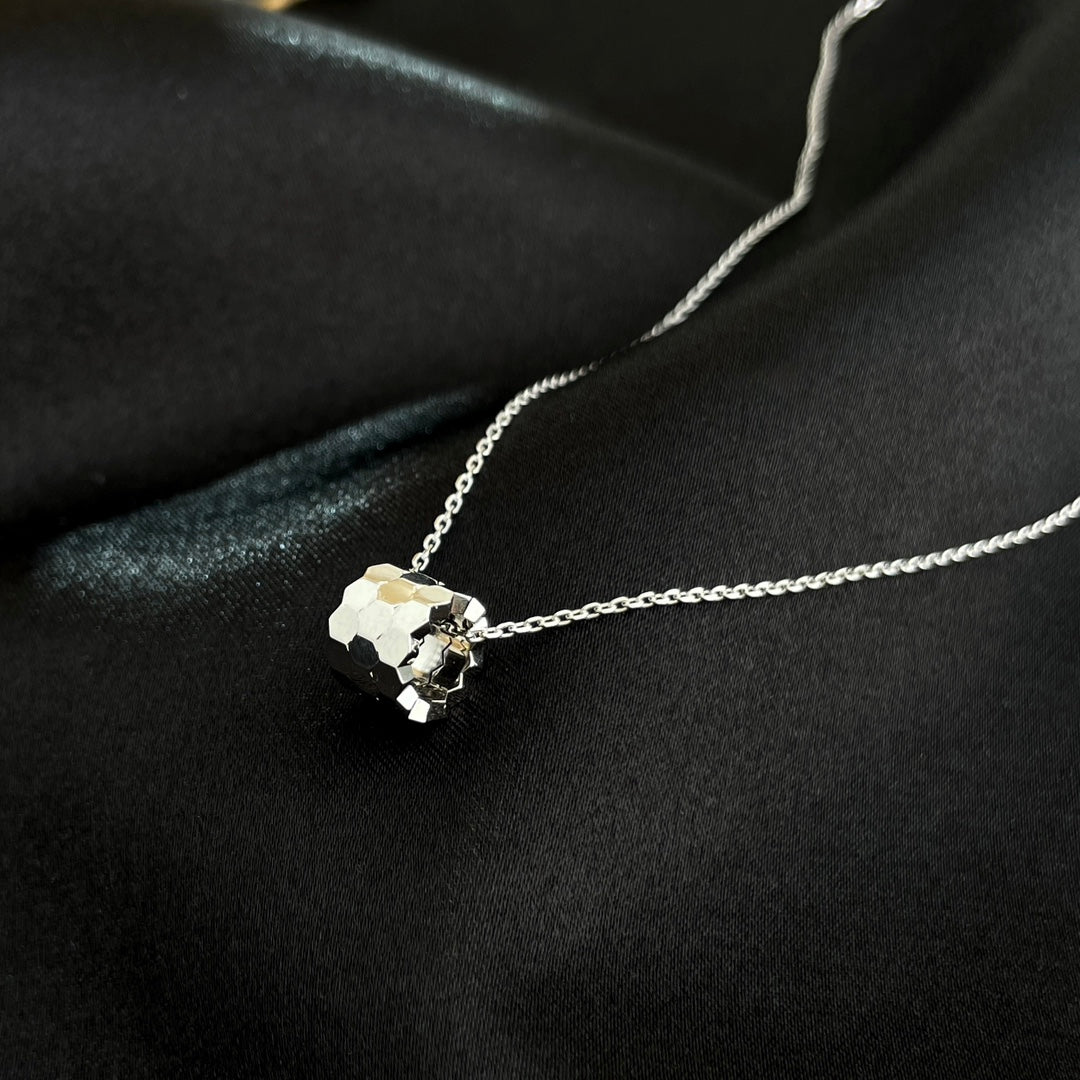 Mysitc BEE MINI NECKLACE