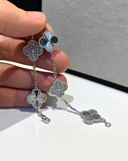 [Mysitc ]New  CLOVER 5 MOTIF LASER BRACELET COLLECTION