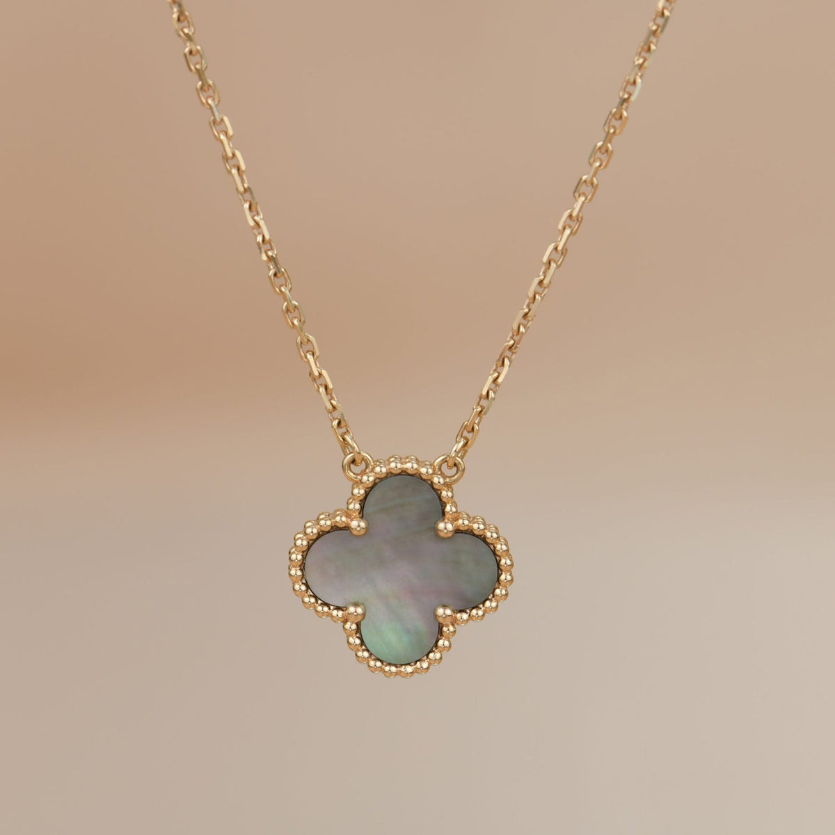 Mysitc CLOVER 15MM グレーマザーオブパールネックレス