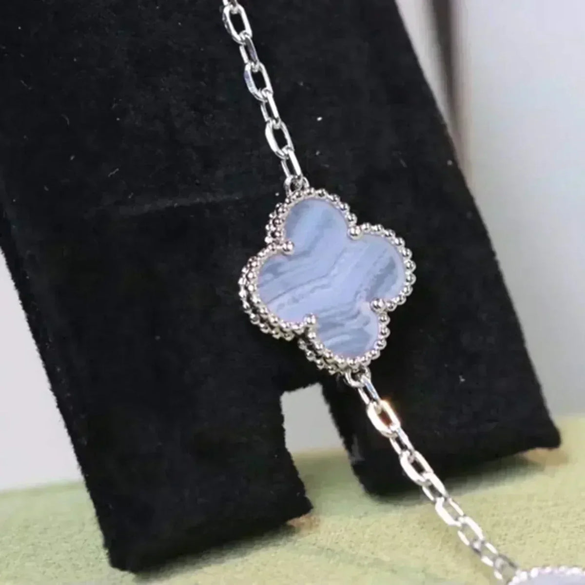 [Mysitc ]New  CLOVER 5 MOTIF PURPLE CHALCEDONY BRACELET COLLECTION