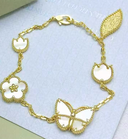 [Mysitc ] 26 NEW CLOVER LUCKY LIGHT YELLOW AND WHITE SET