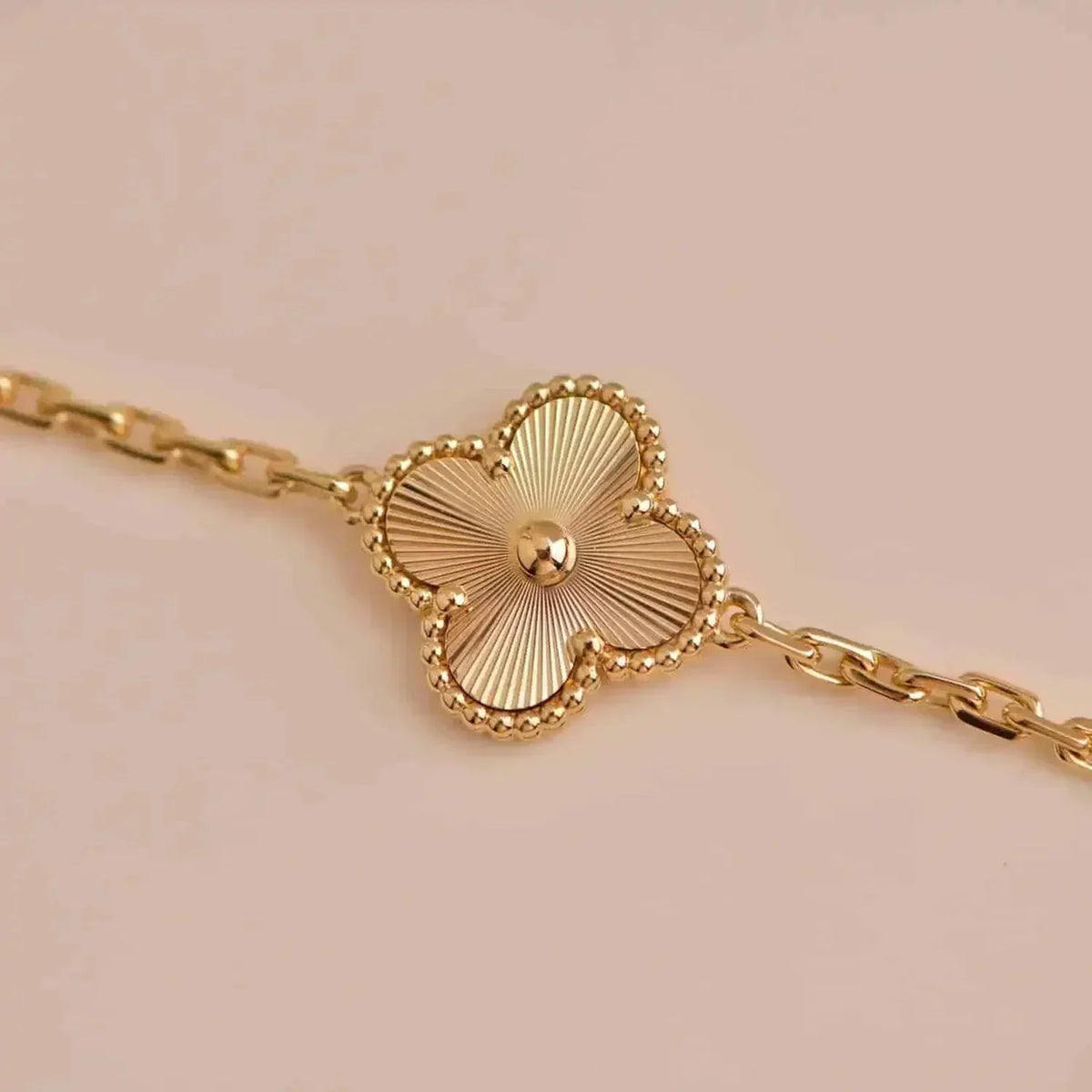 [Mysitc ]New  CLOVER 5 MOTIF LASER BRACELET COLLECTION