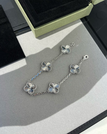 [Mysitc ]New  CLOVER 5 MOTIF LASER BRACELET COLLECTION